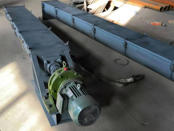 多出料口螺旋輸送機結構圖紙